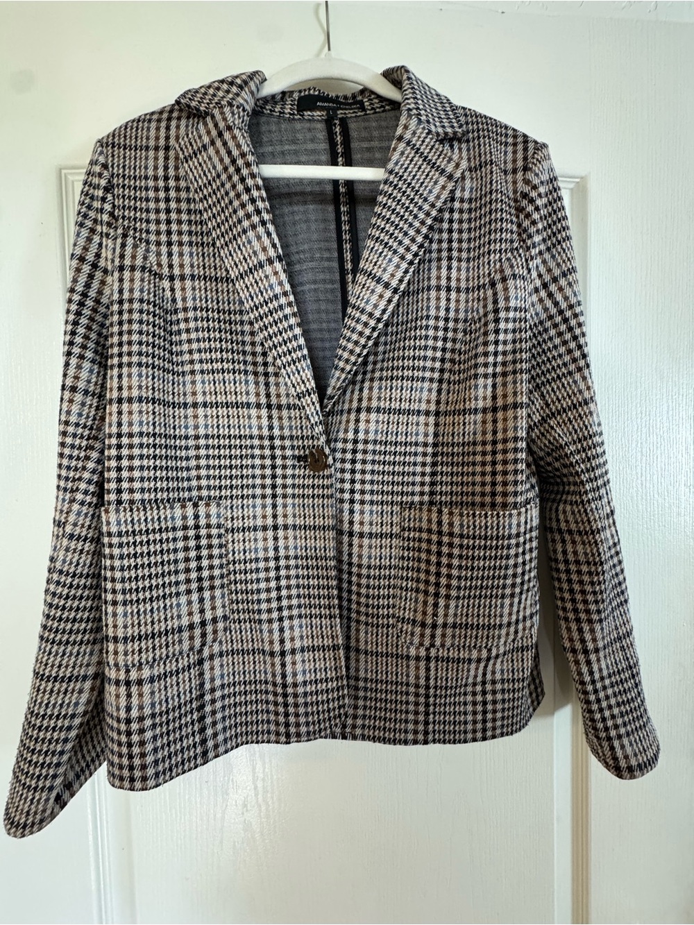 Amanda & Chelsea Houndstooth Single-Button Blazer in Black and Cream